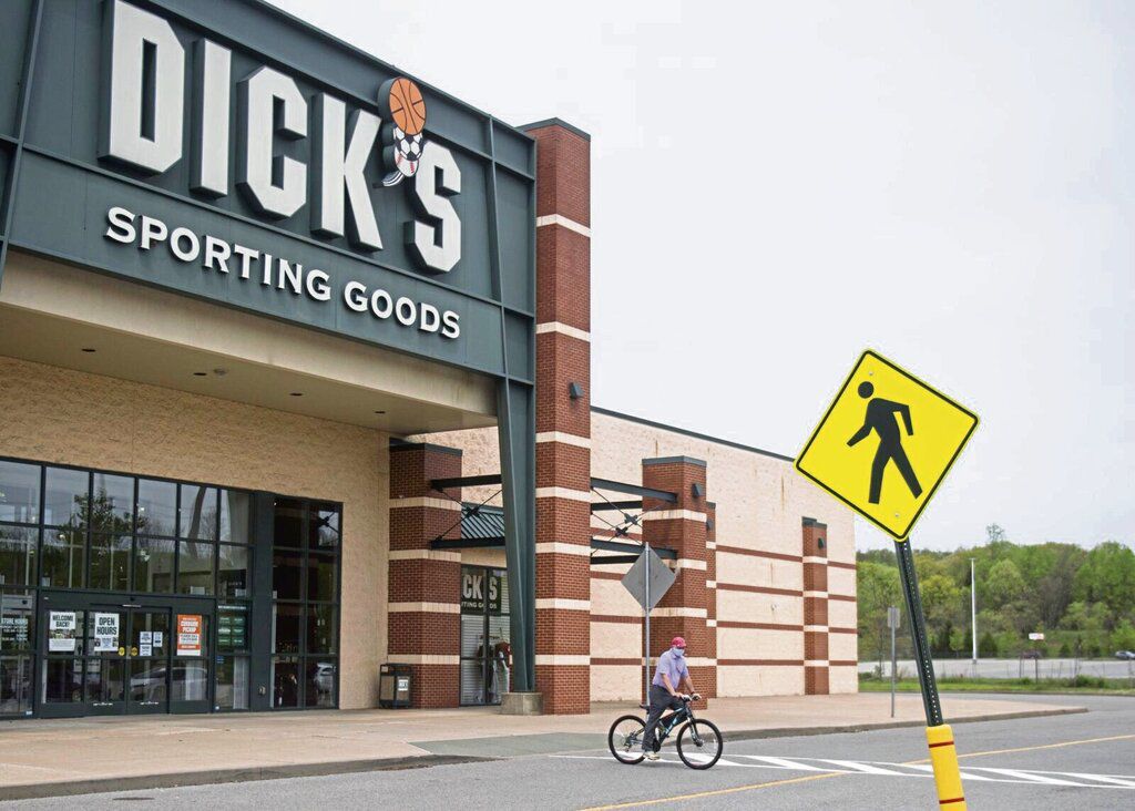 Exchange-Virus Outbreak-Struggling Malls